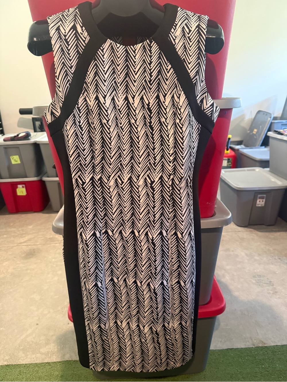 Black & White Patterned Sleeveless Sheath Dress p73